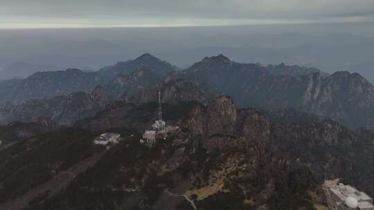 山脉山顶建筑  光明顶