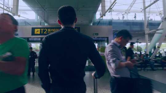 男士机场登机背影视频素材模板下载