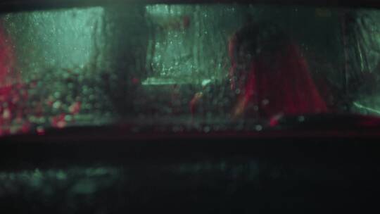下雨天在车里争吵的情侣视频素材模板下载