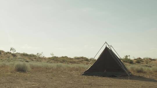 沙漠中的帐篷