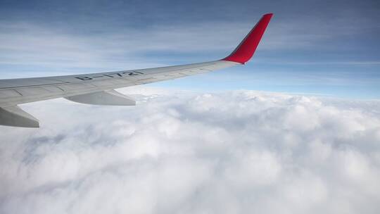飞机在云中飞翔视频素材模板下载