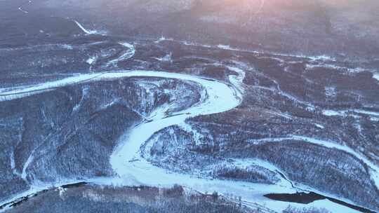 大兴安岭冬日清晨林海雪原河湾