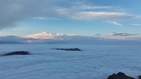 航拍西藏牛背山云海大山晚霞云星空日出自然