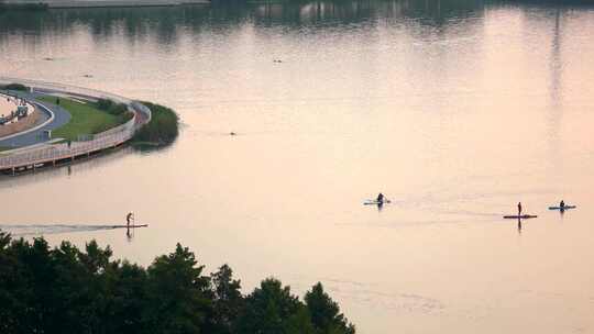 上海嘉定新城远香湖桨板皮划艇滑行