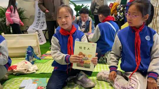 读书节济南小学生参与书本市集