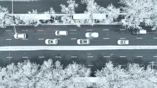 航拍洛阳城市道路雪景