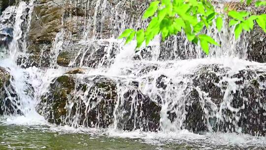 公园里的小溪流水瀑布河流