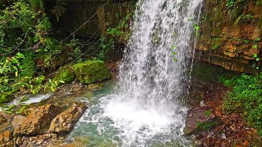 湖北恩施4A景区鹿院坪河谷溪流瀑布慢速升格