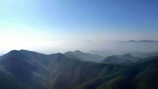 4k航拍清晨日出群山青山万重山平流雾云海