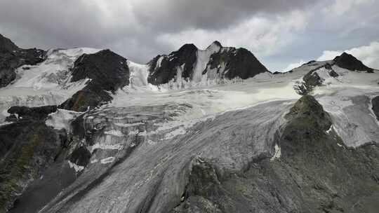 航拍川西格聂山区阿萨贡格雪山冰川风光