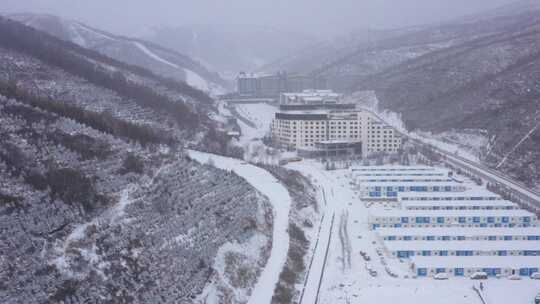 航拍河北省张家口崇礼区密苑云顶乐园滑雪场