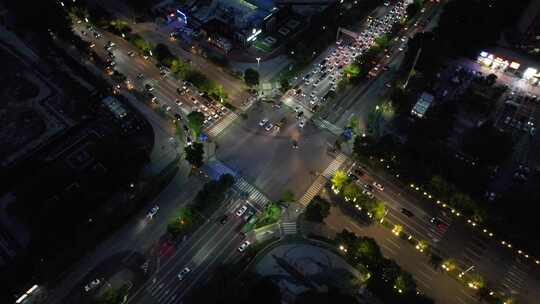 夜晚繁忙的道路交通航拍