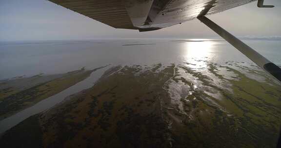 阿拉斯加直升机之旅-日落围绕湖泊景观飞行，冰川融化-空中