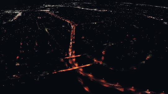 航拍夜晚的大都市