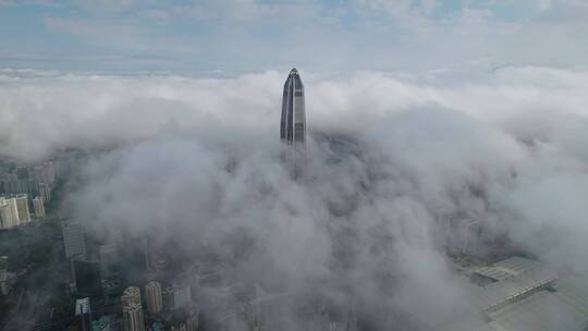 原创深圳平安金融中心低空平流云航拍素材