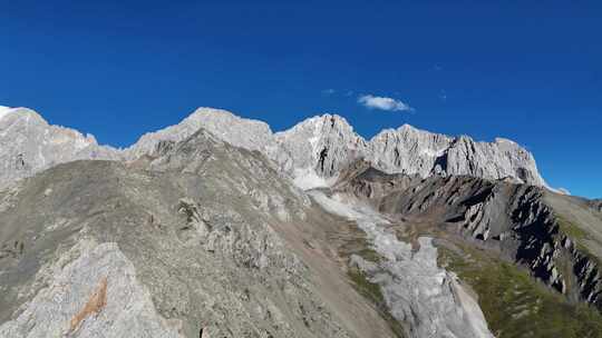 四川省甘孜县与白玉县交界的山峰卓达拉山