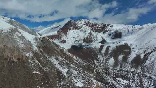 航拍雪山日照金山