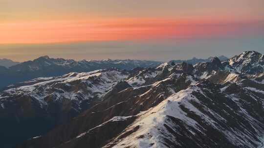 航拍雪山