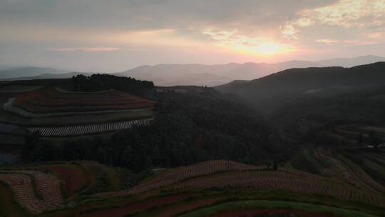 红土地视频云南东川落日夕阳红土地风光视频素材模板下载