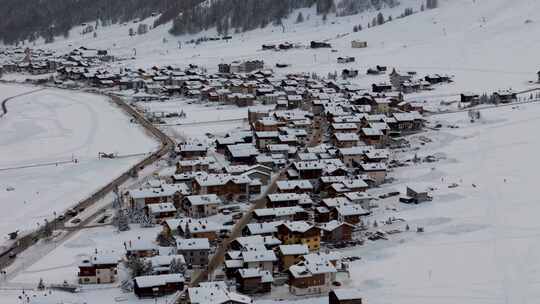 令人惊叹的利维尼奥阿尔卑斯无人机视频：雪