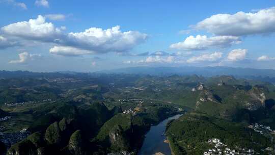 广西桂林喀斯特山脉蓝天白云航拍