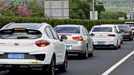 节假日高速路堵车