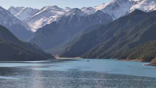 天山天池秋景航拍