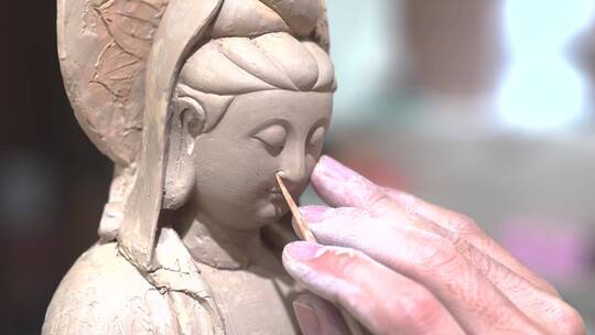 陶瓷雕塑制作工艺烧制佛像文化观音菩萨大士视频素材模板下载