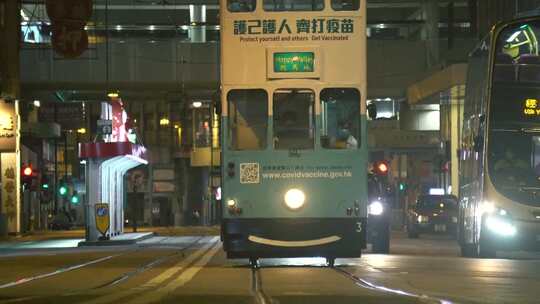 晚上乘坐电车