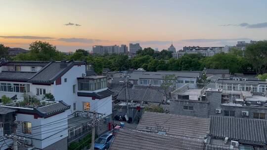 北京二环内胡同傍晚落日的城市