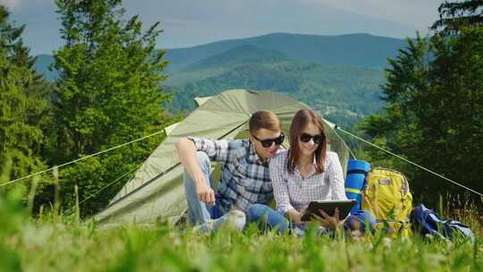 露营情侣旅游旅行游玩帐篷户外野外