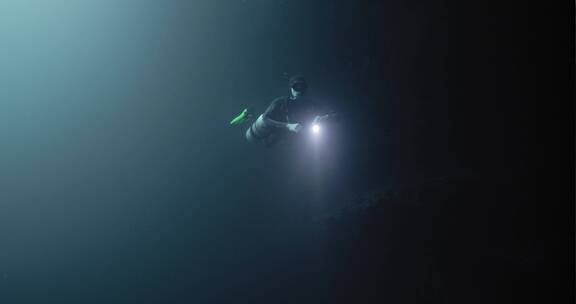 深海湖泊潜水水下水底拍摄