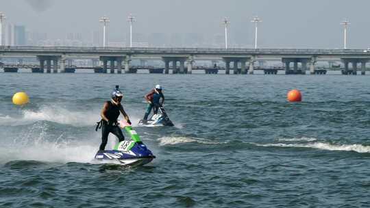 水上摩托艇比赛冲浪激情乘风破浪