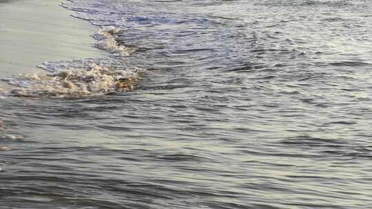 沙滩海水特写潮汐浪花拍打海岸海边涨潮退潮