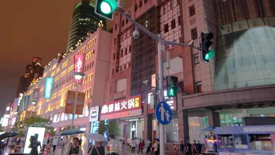 上海黄浦区南京东路步行街外滩夜晚夜景街景