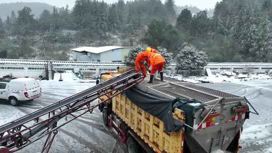 冰雪天高速公路除冰