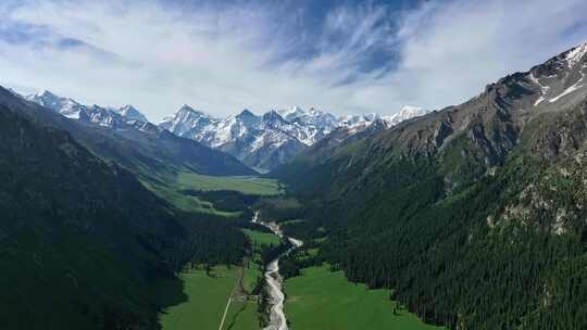 夏塔景区木札特峰昭苏伊犁雪山林场