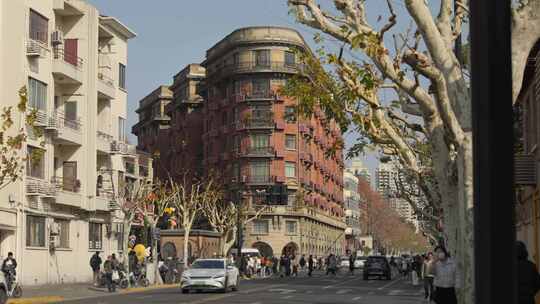 上海武康大楼武康路梧桐区街道人流车流旅游