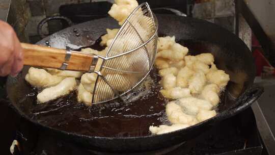 山西运城东湖早市美食现炸小油条