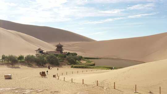 敦煌鸣沙山月牙泉夏天晴天航拍