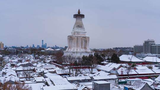 北京妙因寺白塔雪景