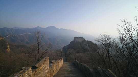 北京春天明长城遗址城墙早晨风光