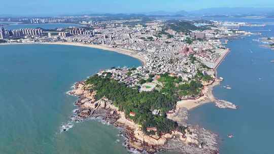 航拍福建漳州东山岛南门湾风动石景区风光