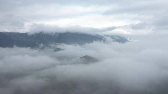 航拍浙江湖州安吉山区清晨高山大雾