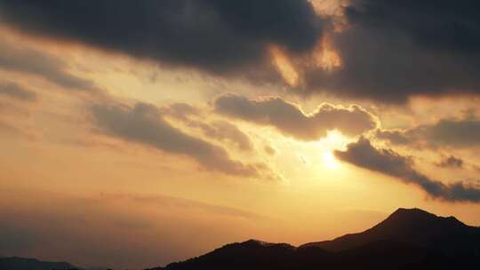 山峰日落延时夕阳黄昏晚霞风光云朵唯美风景