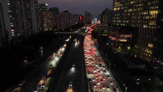 城市下班高峰期夜晚车流堵车