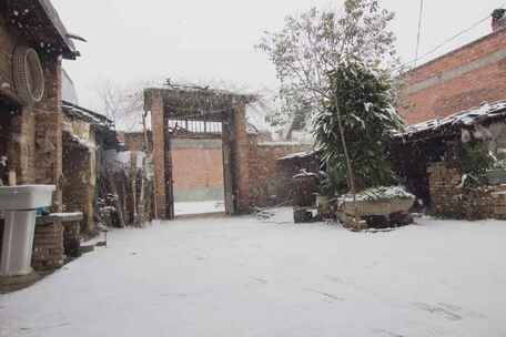 河南农村冬季冬天下雪院子