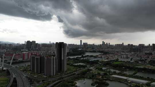 极端天气下的城市航拍