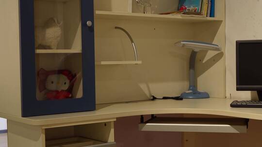 儿童房婴儿车书桌写字台