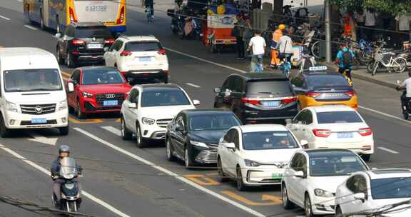 北京五道口成府路车流人流